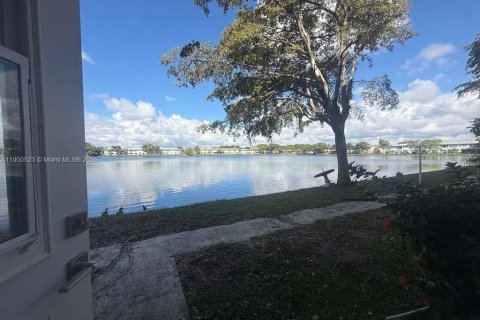 Copropriété à vendre à Miami, Floride: 2 chambres, 78.97 m2 № 1952841 - photo 15