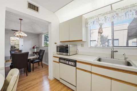 Condo in Delray Beach, Florida, 2 bedrooms  № 2246310 - photo 12