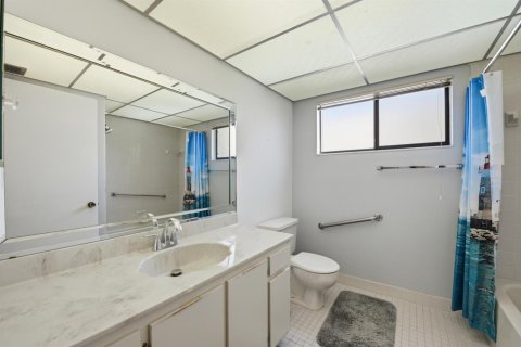 Condo in Delray Beach, Florida, 2 bedrooms  № 2246310 - photo 16