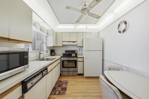 Condo in Delray Beach, Florida, 2 bedrooms  № 2246310 - photo 11