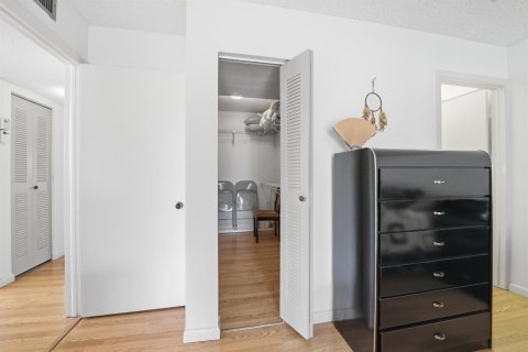 Condo in Delray Beach, Florida, 2 bedrooms  № 2246310 - photo 25