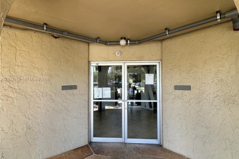 Copropriété à vendre à Lauderhill, Floride: 1 chambre, 80.82 m2 № 2076013 - photo 2