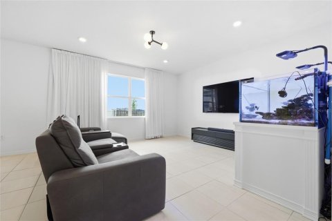 House in Orlando, Florida 5 bedrooms, 244.8 sq.m. № 2216376 - photo 18