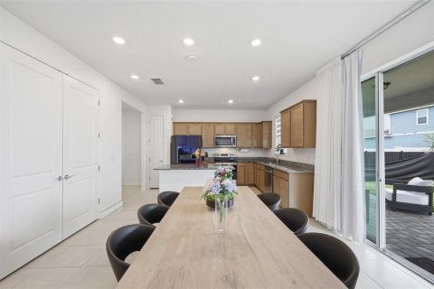 House in Orlando, Florida 5 bedrooms, 244.8 sq.m. № 2216376 - photo 23