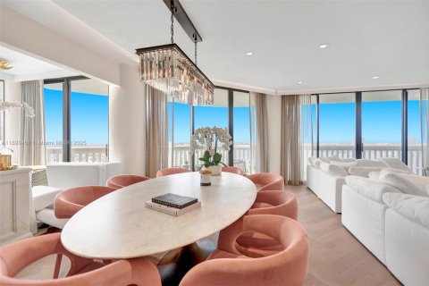 Condominio en alquiler en Aventura, Florida, 2 dormitorios, 185.8 m2 № 1946318 - foto 1