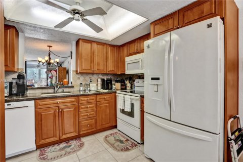 Condo in Margate, Florida, 2 bedrooms  № 2064296 - photo 17