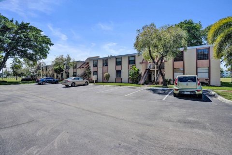 Condo in Margate, Florida, 2 bedrooms  № 2064296 - photo 25