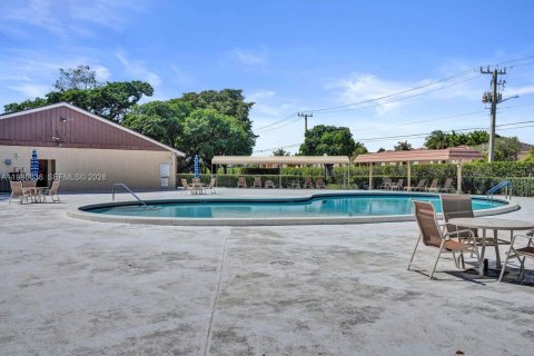 Condo in Margate, Florida, 2 bedrooms  № 2064296 - photo 26