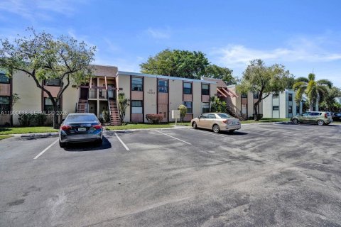 Condo in Margate, Florida, 2 bedrooms  № 2064296 - photo 24