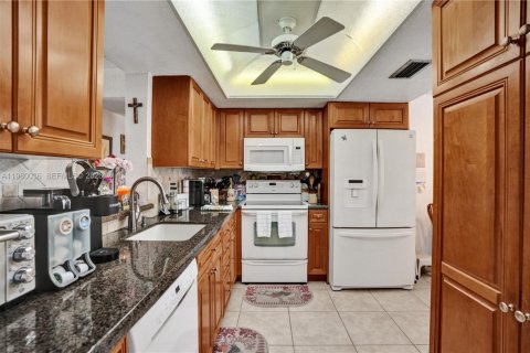 Condo in Margate, Florida, 2 bedrooms  № 2064296 - photo 15