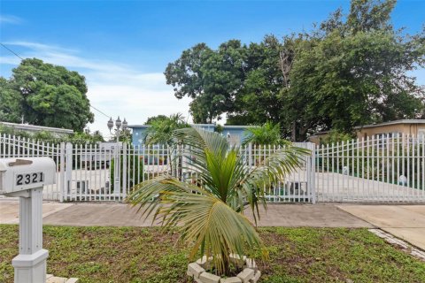 Casa en Miami Gardens, Florida 2 dormitorios, 61.5 m2 № 2015763