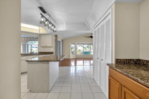 House in Rotonda, Florida 3 bedrooms, 192.12 sq.m. № 2128260 - photo 16