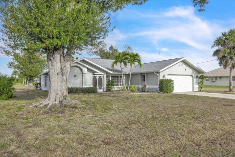 House in Rotonda, Florida 3 bedrooms, 192.12 sq.m. № 2128260 - photo 2