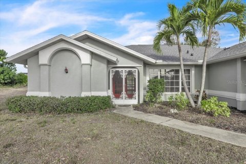 House in Rotonda, Florida 3 bedrooms, 192.12 sq.m. № 2128260 - photo 7