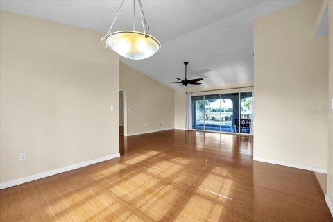 House in Rotonda, Florida 3 bedrooms, 192.12 sq.m. № 2128260 - photo 29