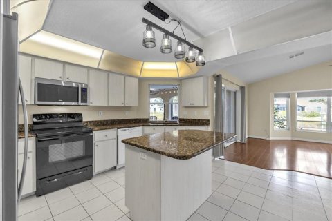 House in Rotonda, Florida 3 bedrooms, 192.12 sq.m. № 2128260 - photo 17