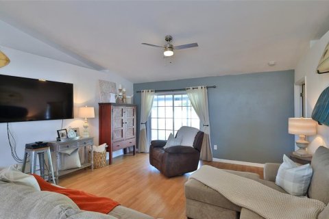 House in Palm Coast, Florida 3 bedrooms, 130.53 sq.m. № 1887080 - photo 12