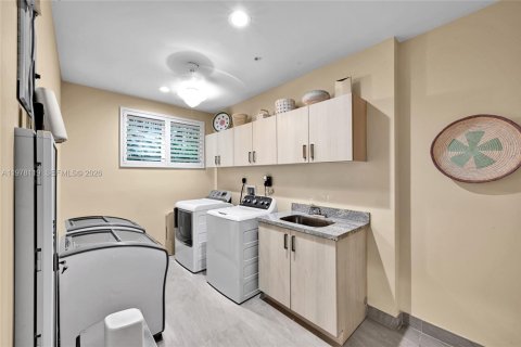 Townhouse in Hollywood, Florida 4 bedrooms, 299.89 sq.m. № 2052909 - photo 10