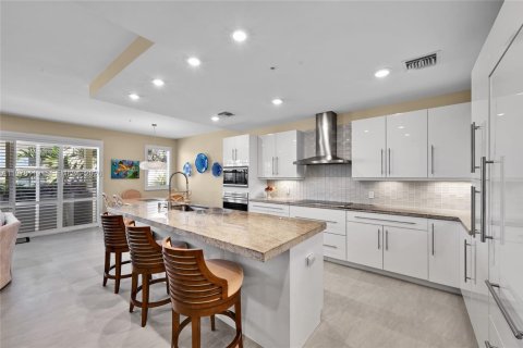 Townhouse in Hollywood, Florida 4 bedrooms, 299.89 sq.m. № 2052909 - photo 16