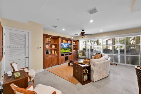 Townhouse in Hollywood, Florida 4 bedrooms, 299.89 sq.m. № 2052909 - photo 17