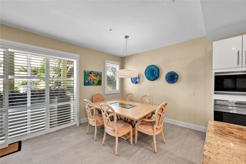 Townhouse in Hollywood, Florida 4 bedrooms, 299.89 sq.m. № 2052909 - photo 19