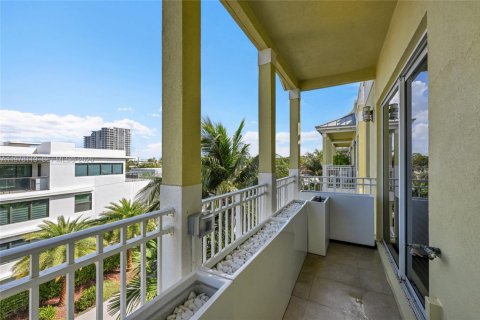 Townhouse in Hollywood, Florida 4 bedrooms, 299.89 sq.m. № 2052909 - photo 30