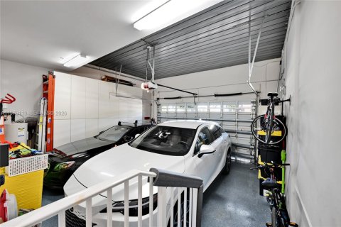 Townhouse in Hollywood, Florida 4 bedrooms, 299.89 sq.m. № 2052909 - photo 11