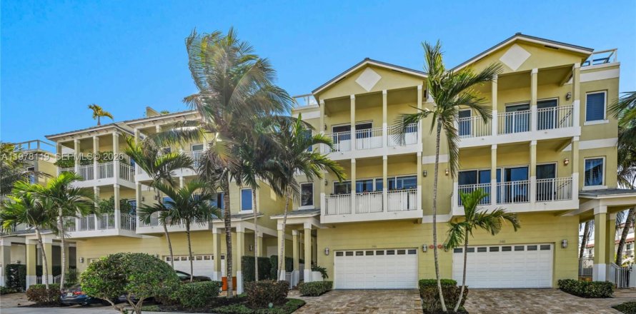 Townhouse in Hollywood, Florida 4 bedrooms, 299.89 sq.m. № 2052909