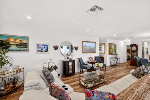 Casa en venta en Miami Shores, Florida, 3 dormitorios, 169.45 m2 № 1814564 - foto 24
