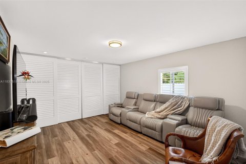 Casa en venta en Miami Shores, Florida, 3 dormitorios, 169.45 m2 № 1814564 - foto 28