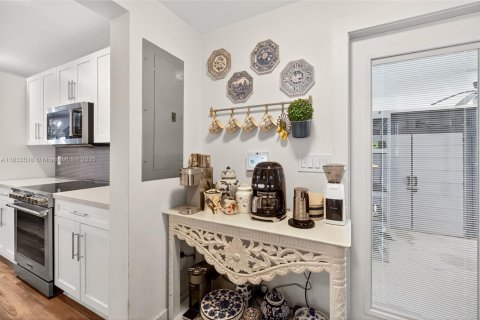 Casa en venta en Miami Shores, Florida, 3 dormitorios, 169.45 m2 № 1814564 - foto 18
