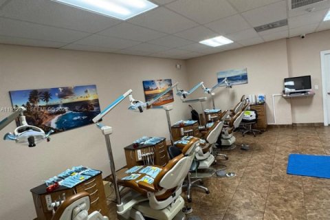 Propiedad comercial en venta en West Palm Beach, Florida № 1991028 - foto 7