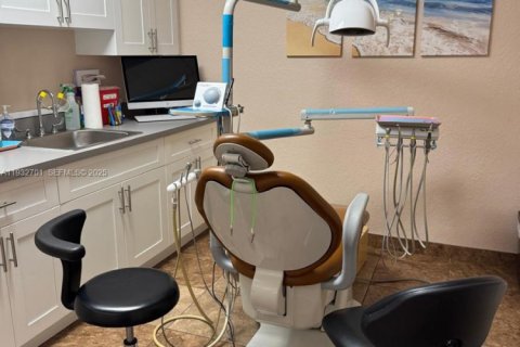 Propiedad comercial en venta en West Palm Beach, Florida № 1991028 - foto 22