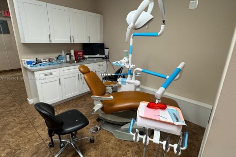 Propiedad comercial en venta en West Palm Beach, Florida № 1991028 - foto 23