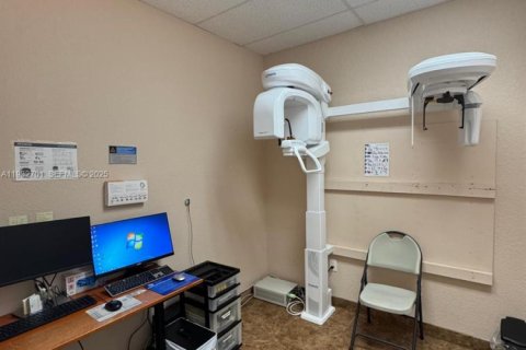 Propiedad comercial en venta en West Palm Beach, Florida № 1991028 - foto 18