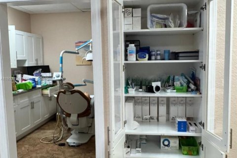 Propiedad comercial en venta en West Palm Beach, Florida № 1991028 - foto 12