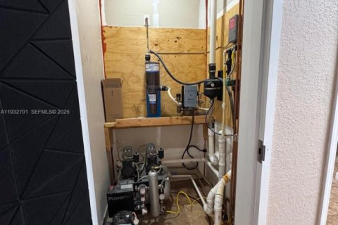 Propiedad comercial en venta en West Palm Beach, Florida № 1991028 - foto 11