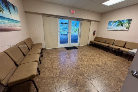 Propiedad comercial en venta en West Palm Beach, Florida № 1991028 - foto 5