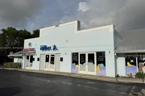 Propiedad comercial en venta en West Palm Beach, Florida № 1991028 - foto 1