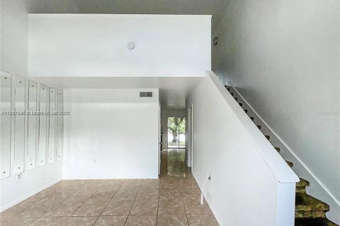 Condo in Orlando, Florida, 1 bedroom  № 1890661 - photo 2