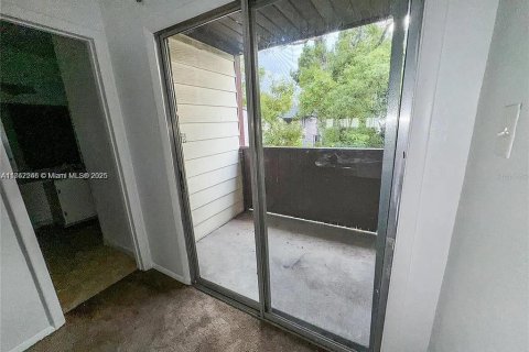 Condo in Orlando, Florida, 1 bedroom  № 1890661 - photo 12