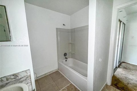 Condo in Orlando, Florida, 1 bedroom  № 1890661 - photo 13