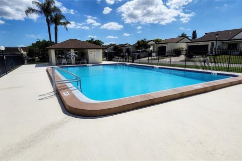 Villa ou maison à vendre à New Port Richey, Floride: 2 chambres, 120.77 m2 № 1618077 - photo 29