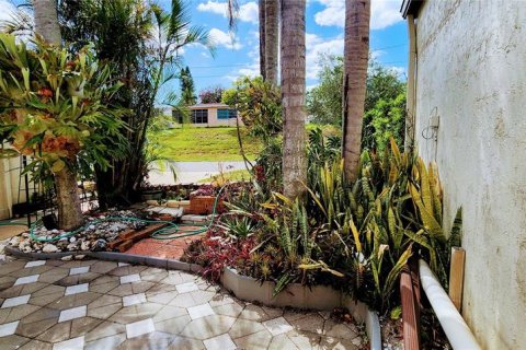 Villa ou maison à vendre à New Port Richey, Floride: 2 chambres, 120.77 m2 № 1618077 - photo 23