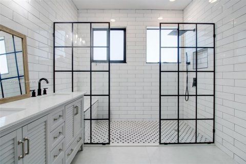 Купить виллу или дом в Катлер-Бей, Флорида 3 спальни, 184.69м2, № 1958189 - фото 14