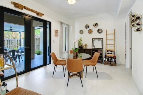 Купить виллу или дом в Катлер-Бей, Флорида 3 спальни, 184.69м2, № 1958189 - фото 6