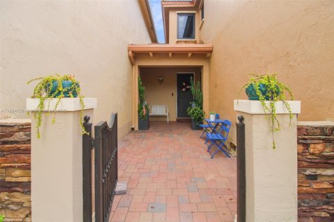 Купить виллу или дом в Катлер-Бей, Флорида 3 спальни, 184.69м2, № 1958189 - фото 3