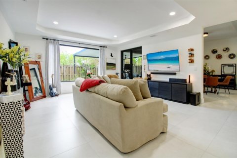 Купить виллу или дом в Катлер-Бей, Флорида 3 спальни, 184.69м2, № 1958189 - фото 5