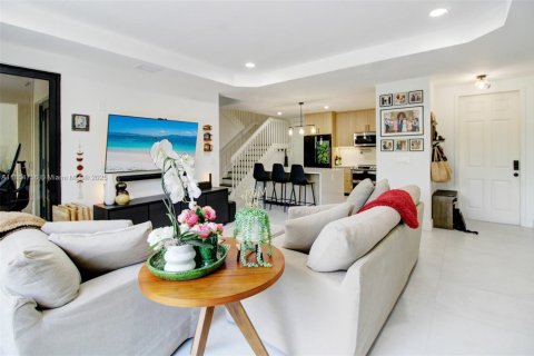 Купить виллу или дом в Катлер-Бей, Флорида 3 спальни, 184.69м2, № 1958189 - фото 12