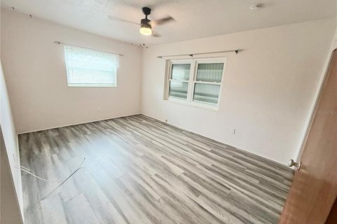 Villa ou maison à louer à Seminole, Floride: 2 chambres, 86.96 m2 № 2383878 - photo 18